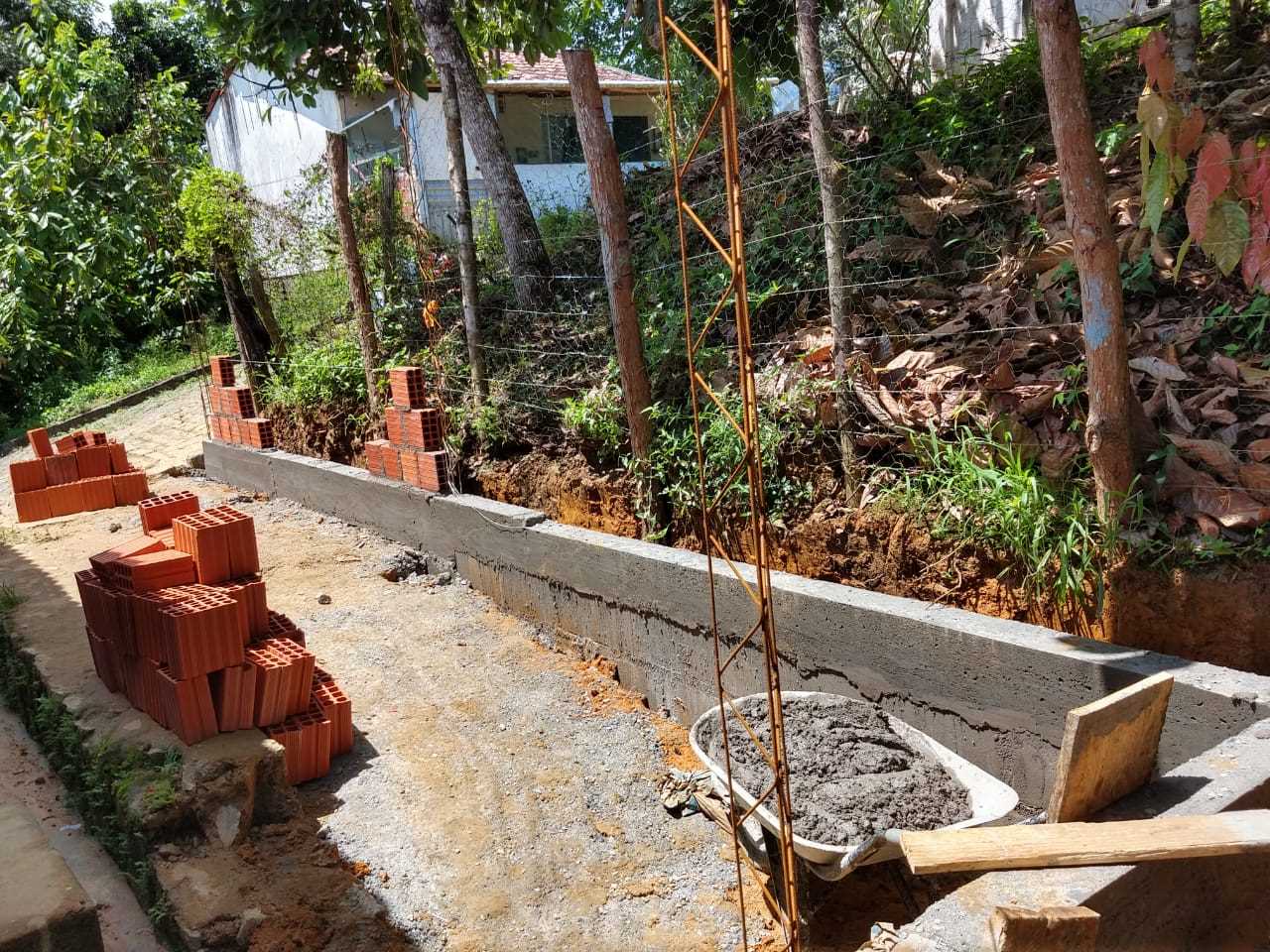 Escola Evany Galvão ganha muro e rampa de acessibilidade 
